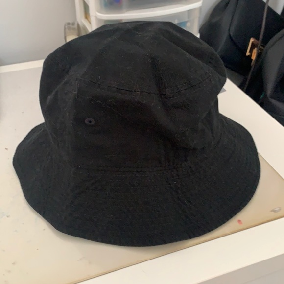 Black bucket hat - Picture 1 of 4